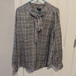 Torrid B/W/Purple Blouse Size Size 1